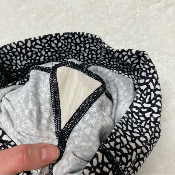 Lululemon Wunder Under Crop Hi-Rise Leggings Miss Mosaic Black Size 6 - Flaw - Picture 6 of 12